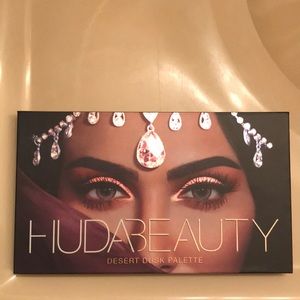 Huda Beauty Desert Dusk Palette